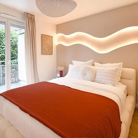 Bubble Relaxation And Modernity In Estrasburgo